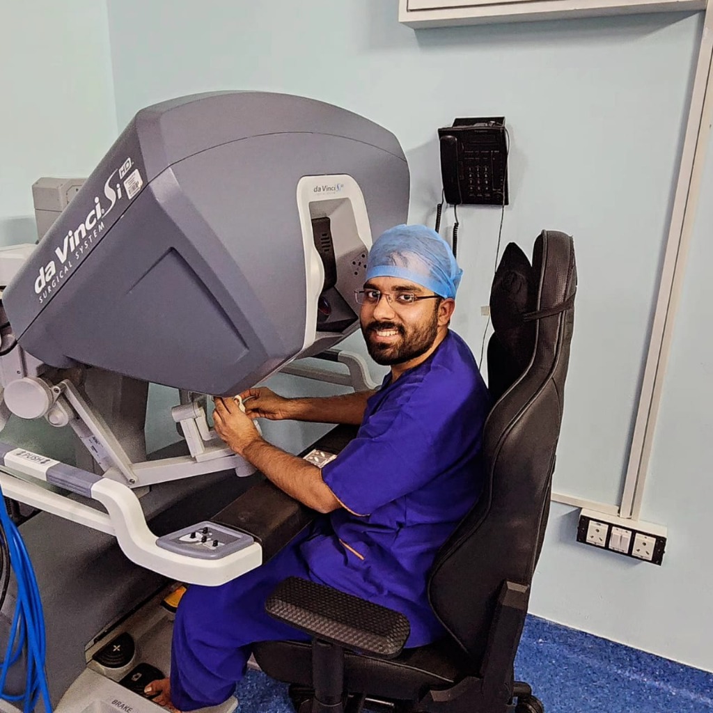 Dr. Ali Abbas Sayed with Da Vinci Robot